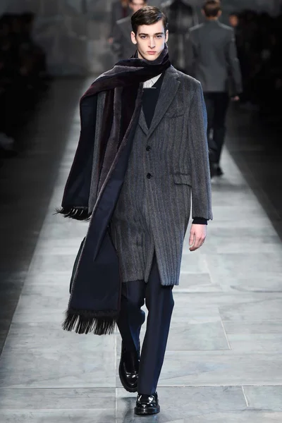 Look 40